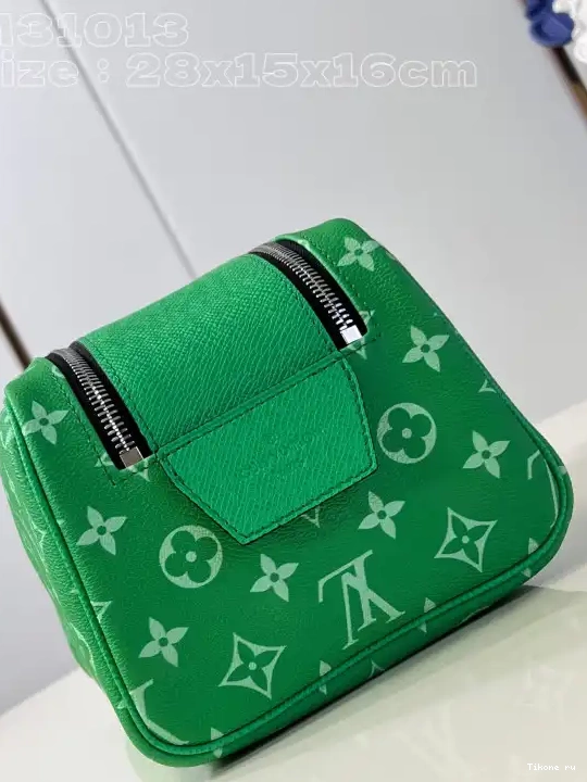 Affordable VUITTON -28*15*16.5CM KIT LOUIS DOPP 0501